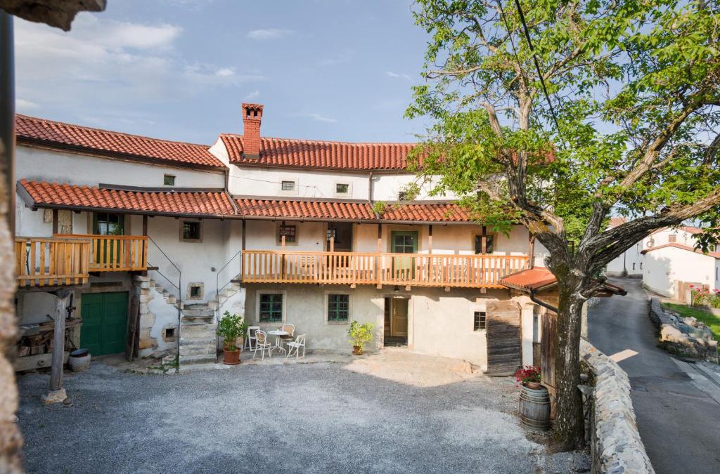 Kras Villa | Karst Heritage Retreat