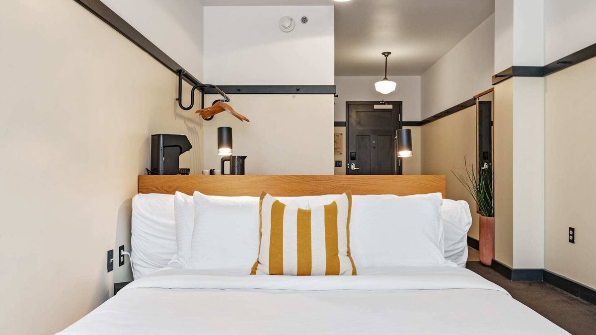 East Liberty Apartment | Kasa | Experience East Liberty Nightlife | The Maverick