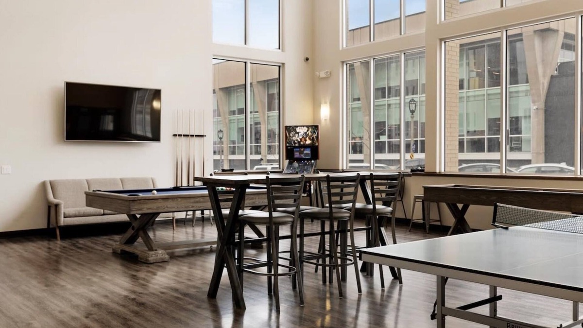 Westown Apartment | Kasa Relax With the Family in Westown Neighborhood Milwaukee