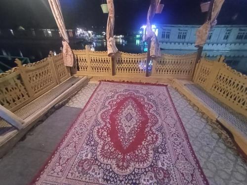 Dal Lake Hotel | Kashmir View group of Houseboat