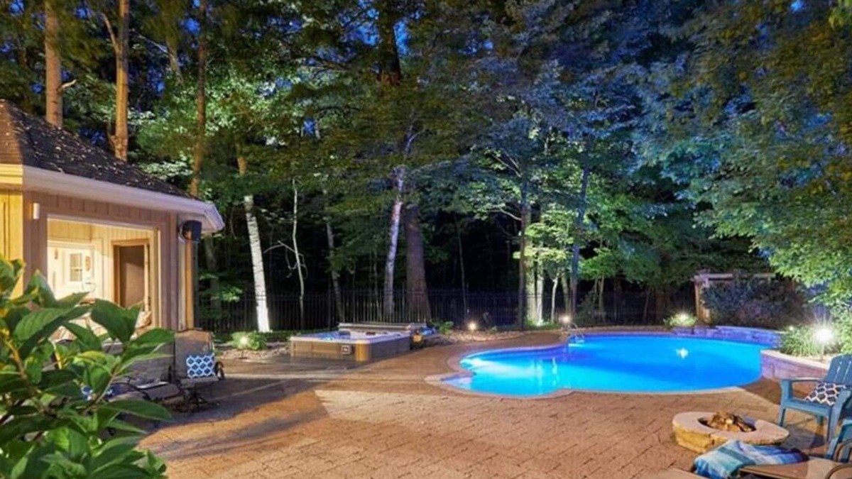 Ottawa Division House | KASHY HOMES-executive home oasis