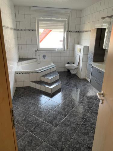 Lohfelden Apartment | Kassel Lohfelden 4 Zimmer und Autobahn nähe Schmidt ll
