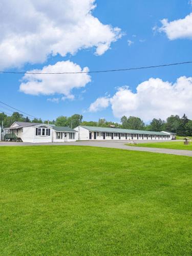 Sherman Station Hotel | Katahdin Valley Motel