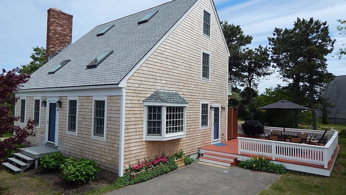 Katama House | KATAMA/SOUTH BEACH - Sleeps 8 - Walk or bike to town or the beach!