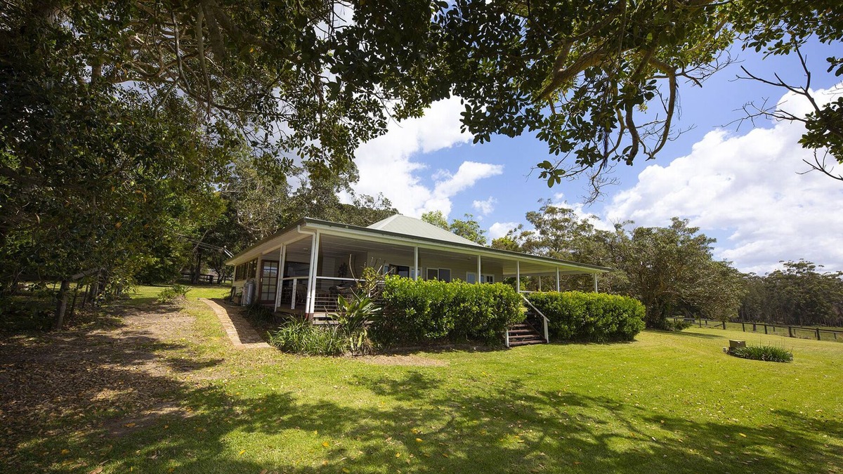 Coomba Bay House | Katandra Homestead Old world charm on lakefront