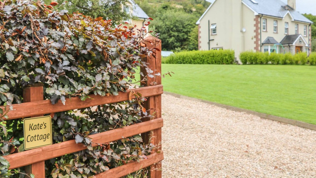 Rathmullan Cottage | KATE'S COTTAGE, pet friendly in Rathmullan, County Donegal
