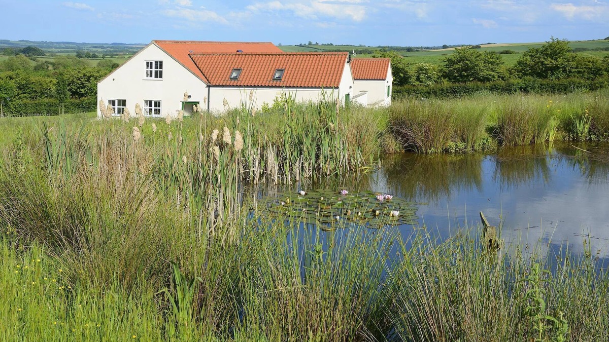 Horncastle Cottage | Katie's Corner - Spacious stylish holiday cottage, 3 bedrooms & 2 ensuite & pets