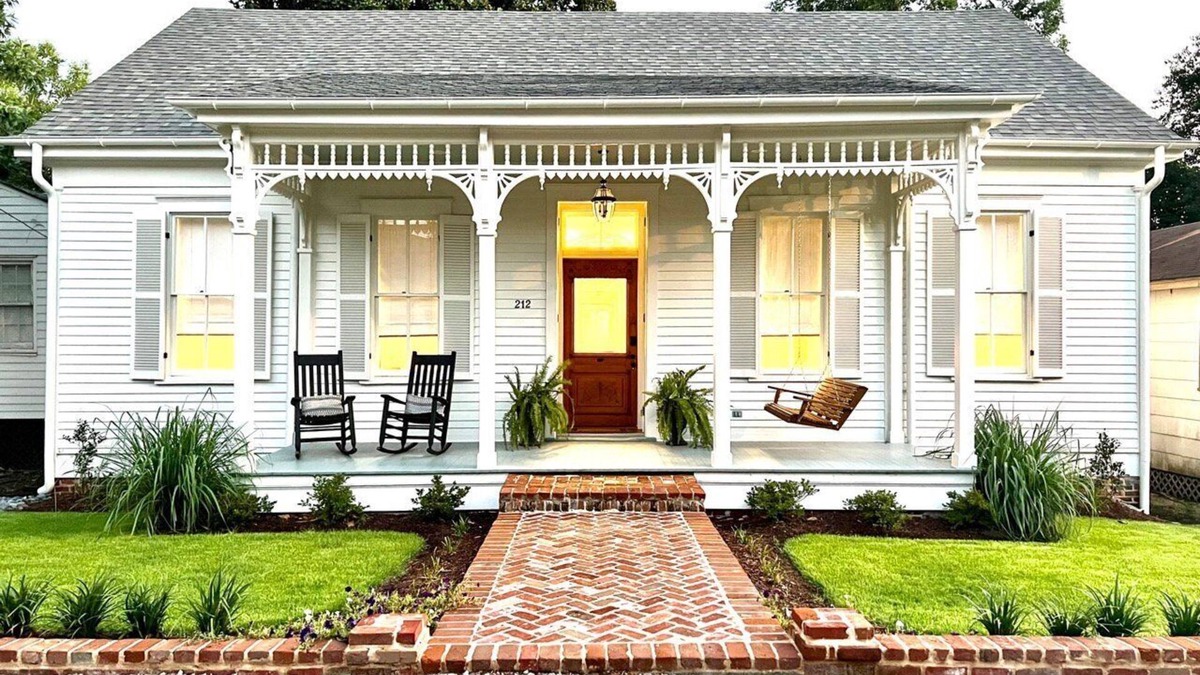 Natchez Cottage | Katie's Cottage | 3/3 Historic Home, Washer/Dryer, Full Kitchen