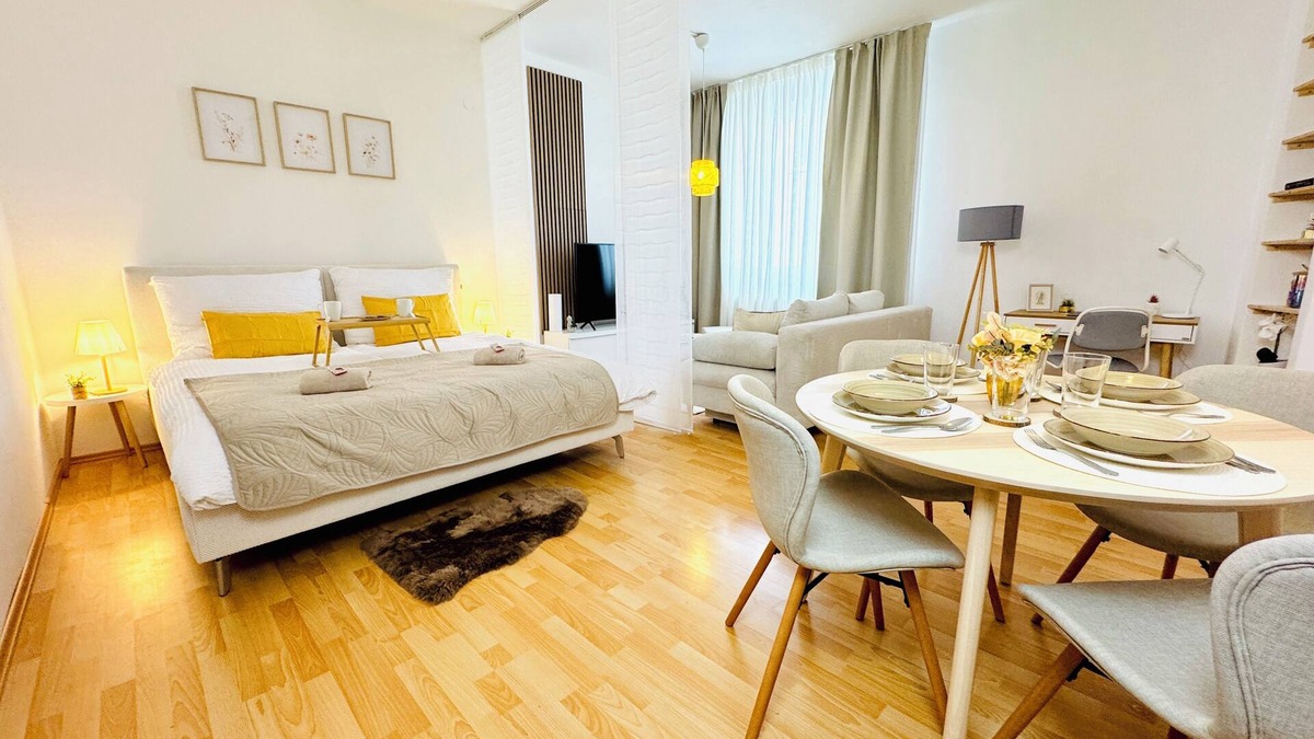 Lend Apartment | Katy's Cozy Corner - free parking