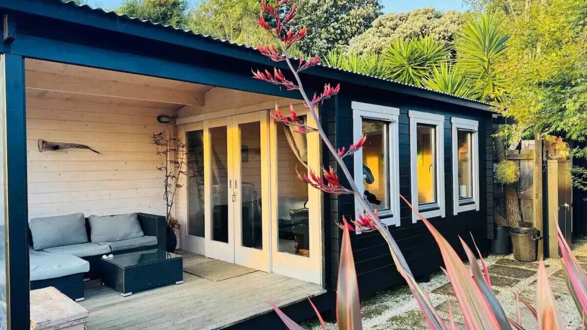 Thames Cabin | Kauaeranga Vista Tui Sunset Cabin