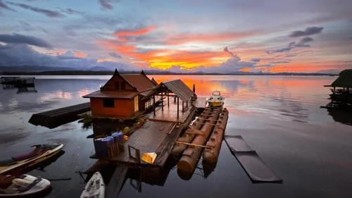 Thong Pha Phum Resort | Kawarin Saiyai Cottage and Lake