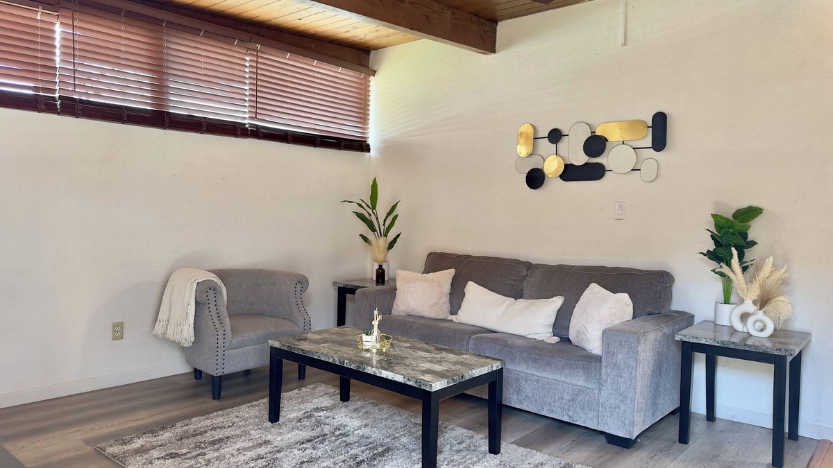 Visalia Apartment | Kaweah Luxe Getaway with Laundry