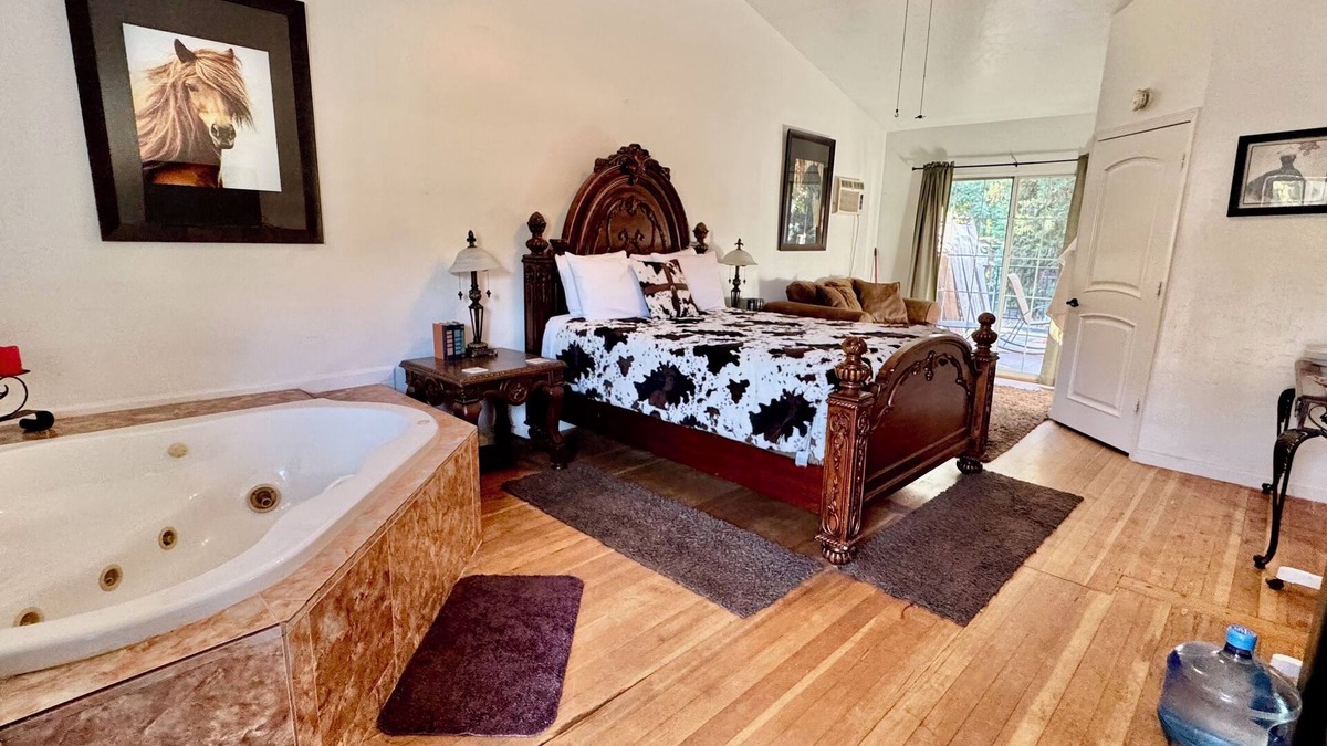 Three Rivers Apartment | Kaweah River Jacuzzi Room Studio