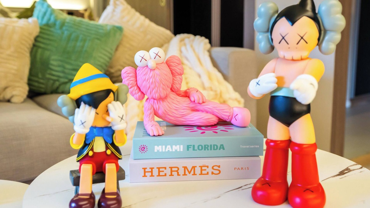Khlong Tan Apartment | Kaws-Themed 5-Star Luxury Apt/King Bed l Thong Lor