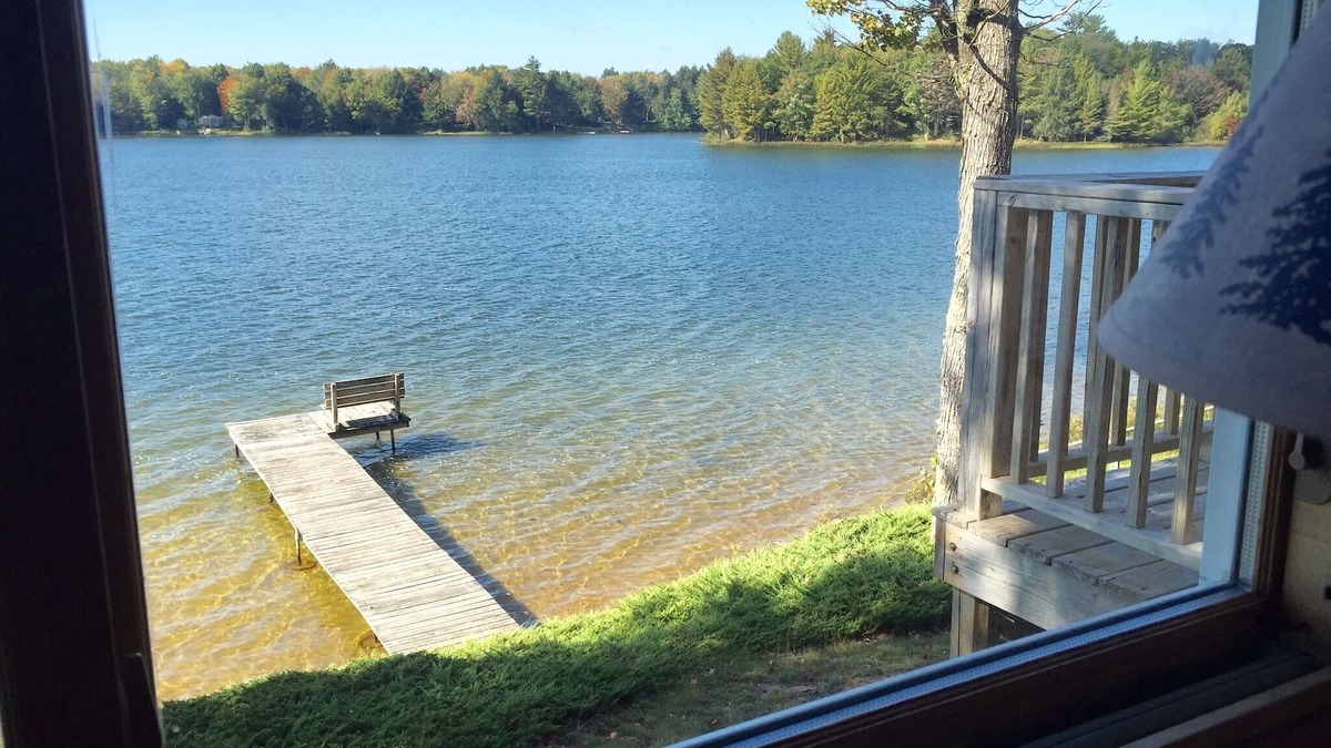 Munising Cabin | Kayak, Canoe, and paddle boat! Family-Friendly, Close To Pictured Rock