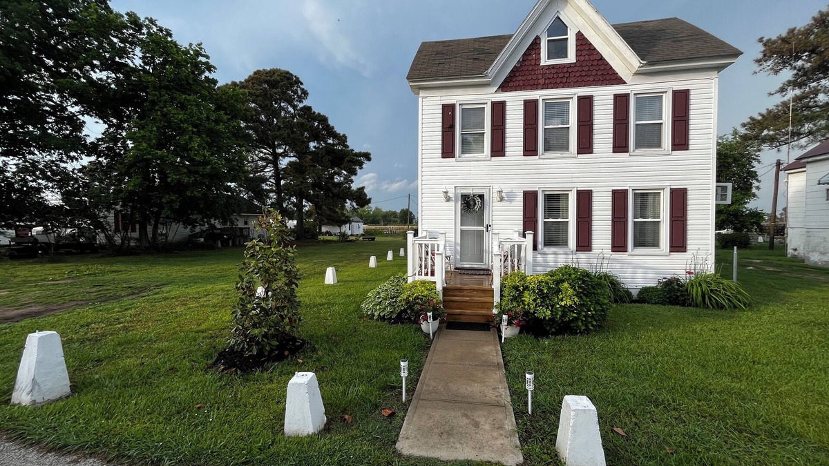 Ewell House | Kayak friendly home on the Chesapeake Bay with bikes, paddle board & golf cart