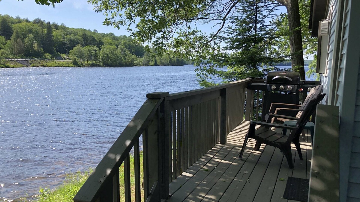 Algonquin Highlands Cottage | KAYAKS * CANOE * PADDLE BOARDS * WIFI * SATELLITE TV