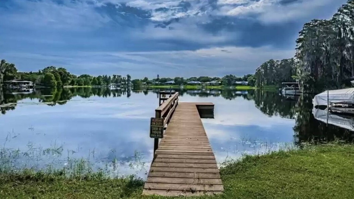 Odessa Cottage | Kayaks, Canoe, Private Lake Community
