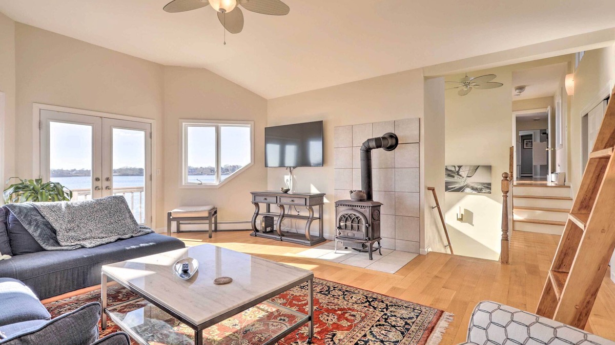 Kenyon House | Kayaks, Deck & Pond Access: Rhode Island Retreat!