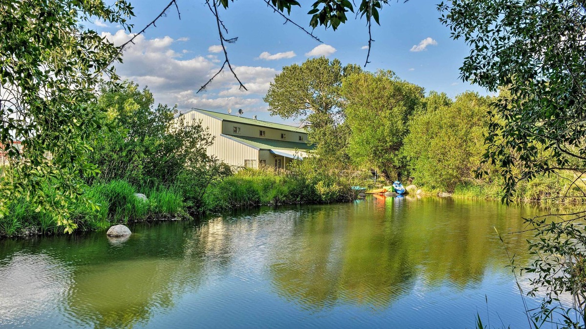 Clark House | Kayaks & Views: Yellowstone River Lodge in Clark