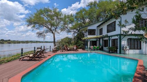 Komanyana Cabin | Kayube Estate Bungalows
