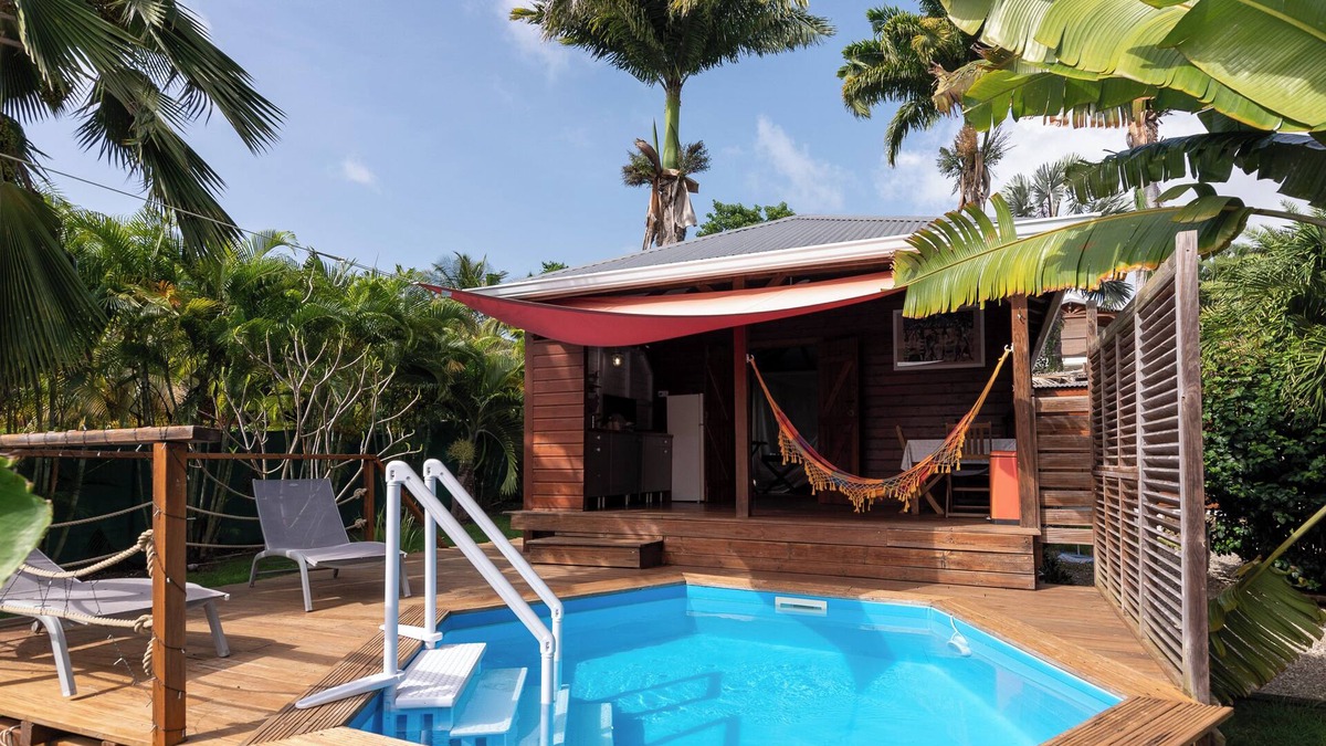 Saint-Francois House | KAZ A DINE Gites de Camago, PRIVATE SWIMMING POOL, 2 min from the beach, cistern