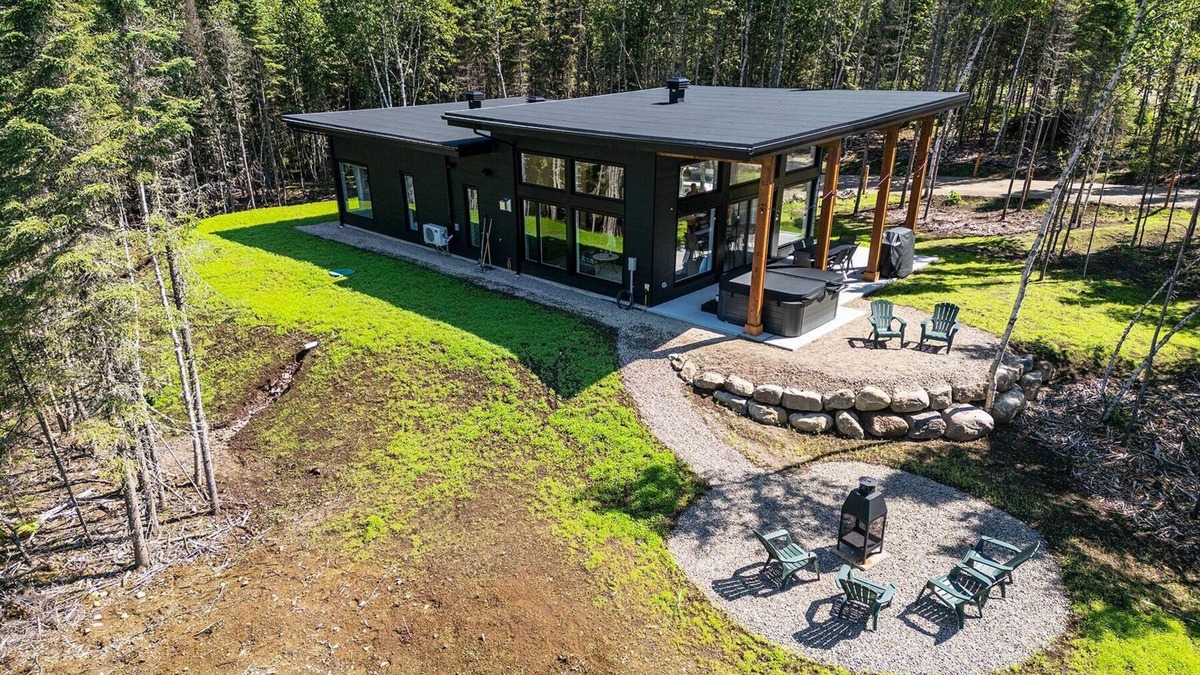 Baie-St-Paul Ski Chalet | Kbane 31: Private retreat with spa