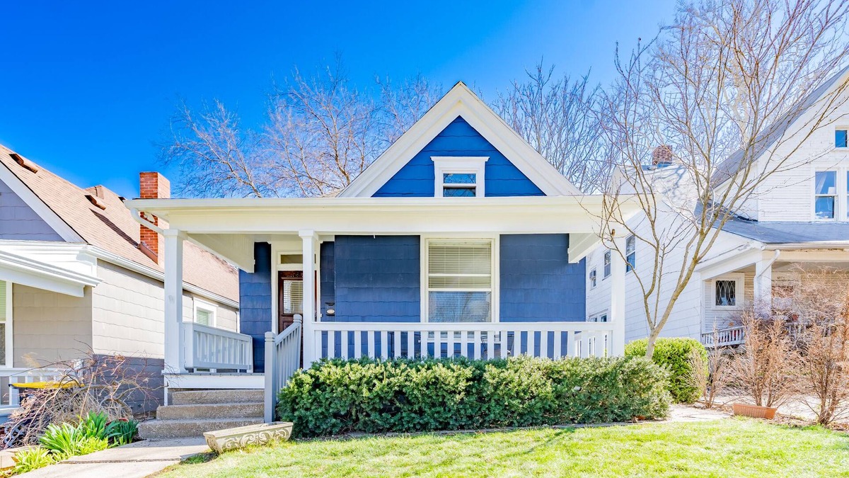 Southmoreland House | KC BoHo Bungalow - Fenced Yard - Pet-friendly