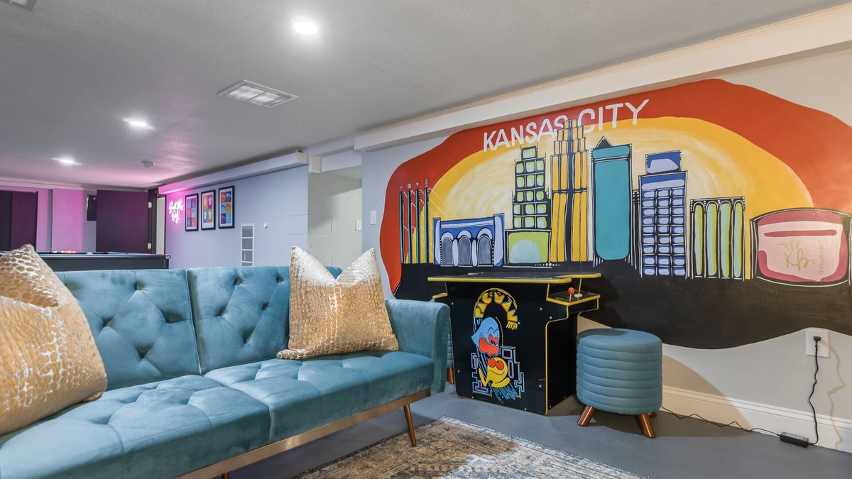 Riverview House | KC Fun House with Pool Table & Arcade Games - 7 min to PNL!