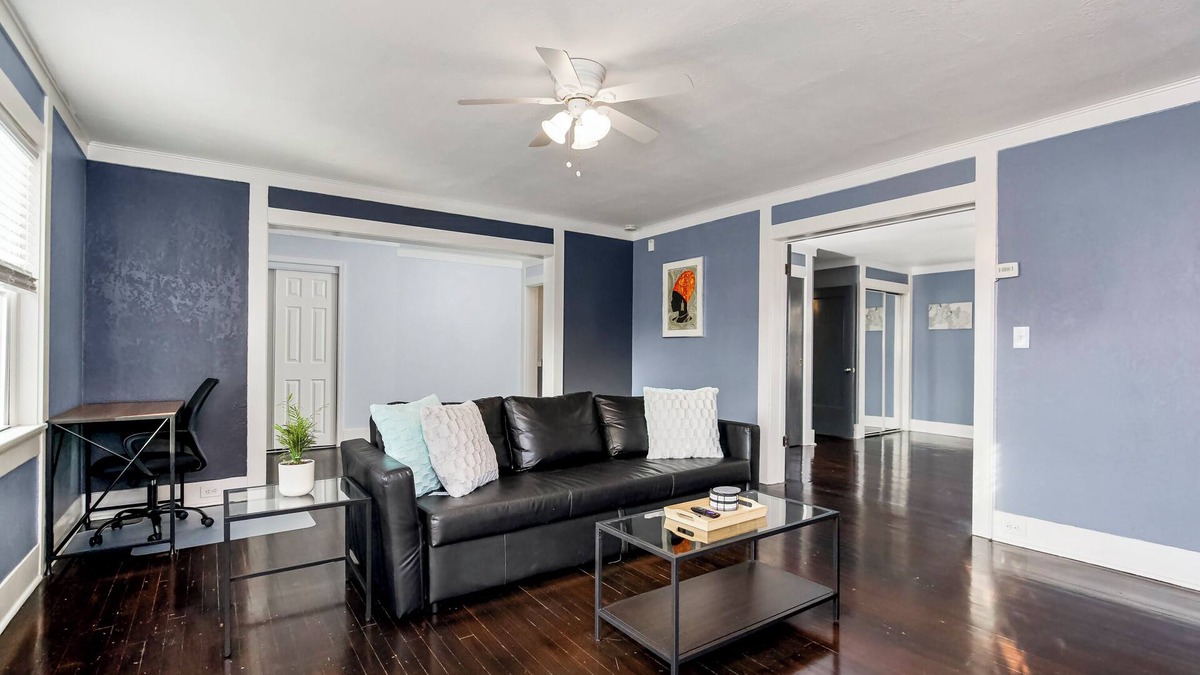 Hyde Park House | KC Parkside walkout - walkable to The Plaza and The Nelson