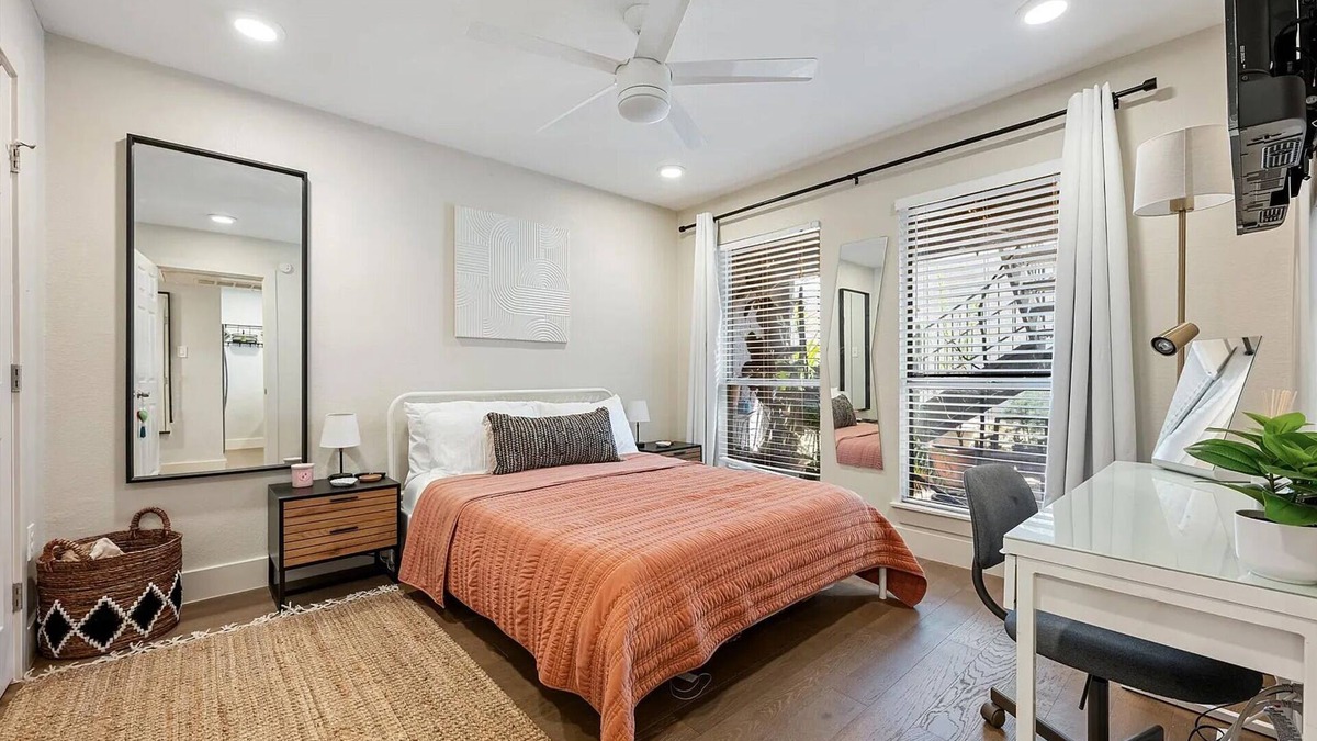 North Loop Apartment | Keep Austin Cozy! - Central Retreat