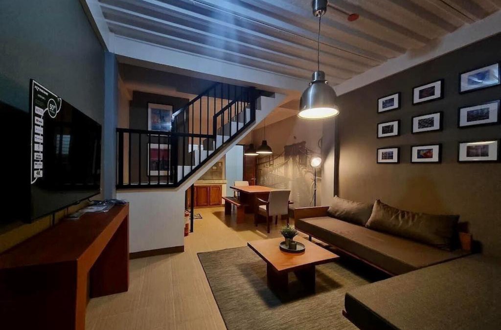 Laoag Apartment | Keep calm and feel New York!