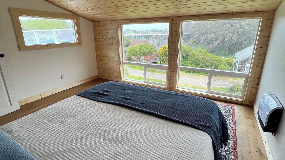 Albion Cottage | Keep it cozy at this peaceful and centrally located coastal cottage.
