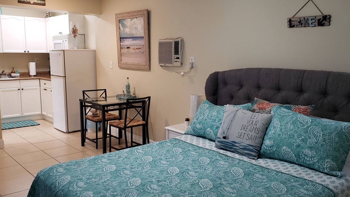 Tampa Apartment | Keep it simple at this peaceful and centrally-located place