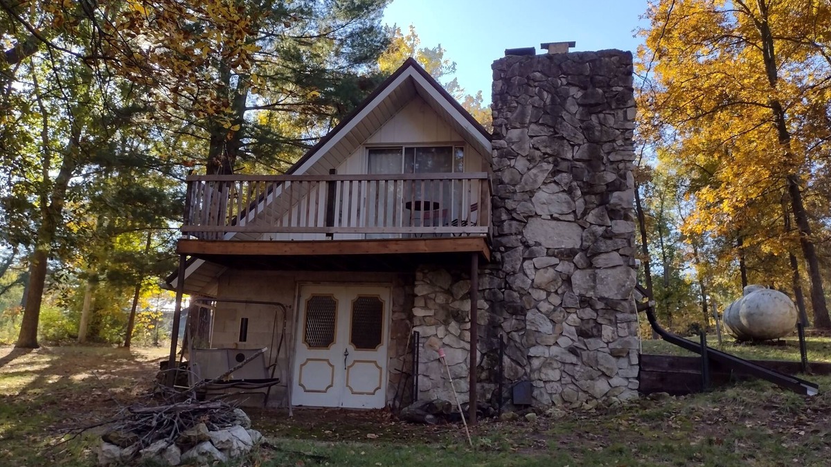 Sperry Cabin | Keep it simple at this peaceful and centrally-located cabin near the Mississippi