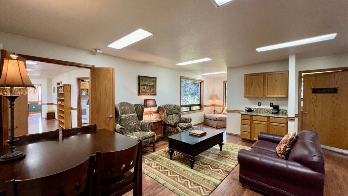 Baker City House | Keeper of the Valley, Pickleball! Large 5 Bdrm, Sleeps 10, Local Golfing 10% Off