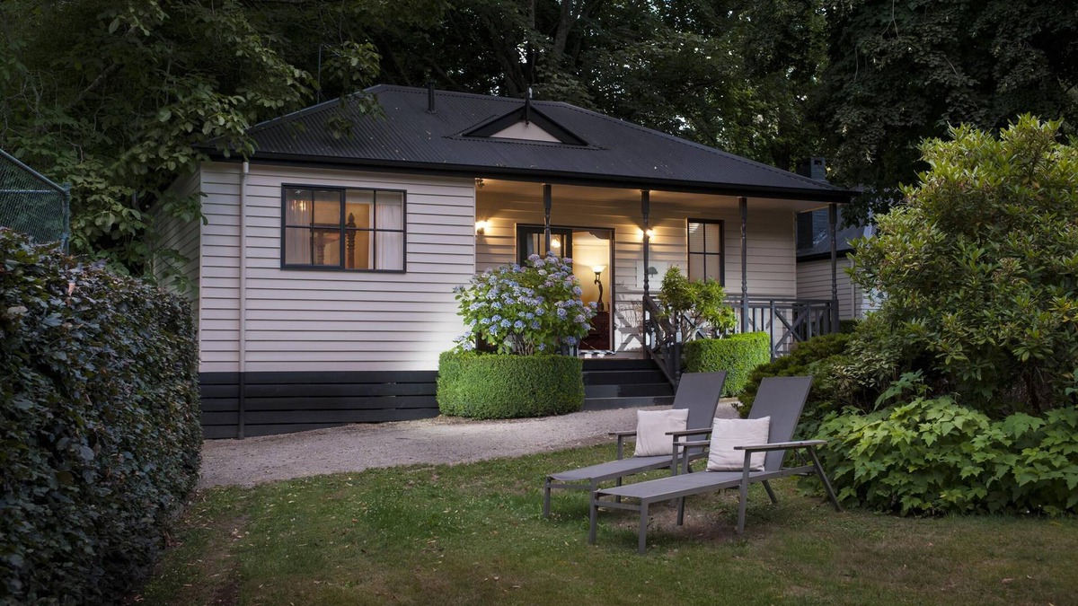 Sassafras Cottage | Keepers Cottage At Moulton Park Estate - Nestled amongst an extensive English inspired garden at the original Moulton Park Estate.