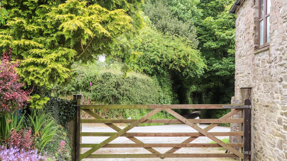 Liskeard House | KEEPERS COTTAGE, pet friendly, character holiday cottage in Liskeard