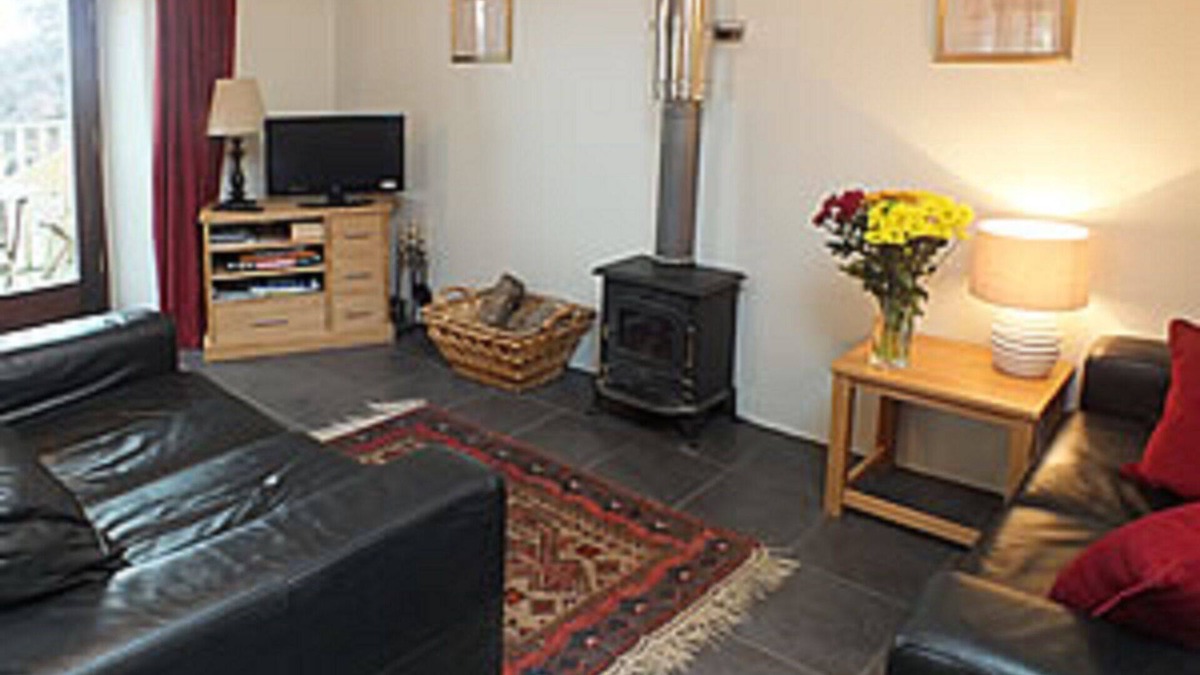 St Wenn House | Keepers Cottage - sleeps 2 adults, 2 children and your dogs