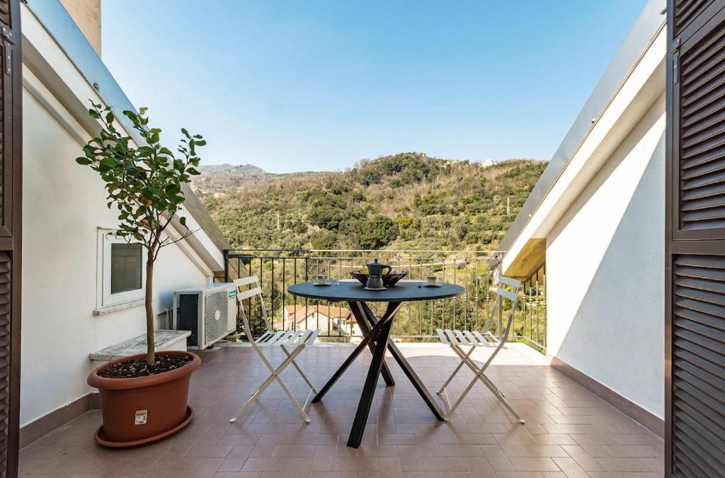 Vado Ligure Apartment | Kejani attic apt Scenic Views, Lux bath, Fast Wi-fi