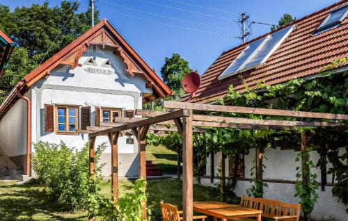 Nagysaroslak House | Kellestoeckl Moschendorf