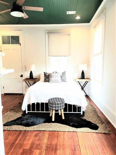 Old East Hill Apartment | Kelley House