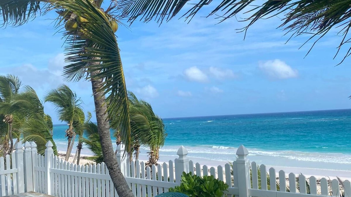Dunmore Town House | KELLY KREST, BEACH FRONT WITH STUNNING VIEWS OF GORGEOUS PINK SANDS BEACH