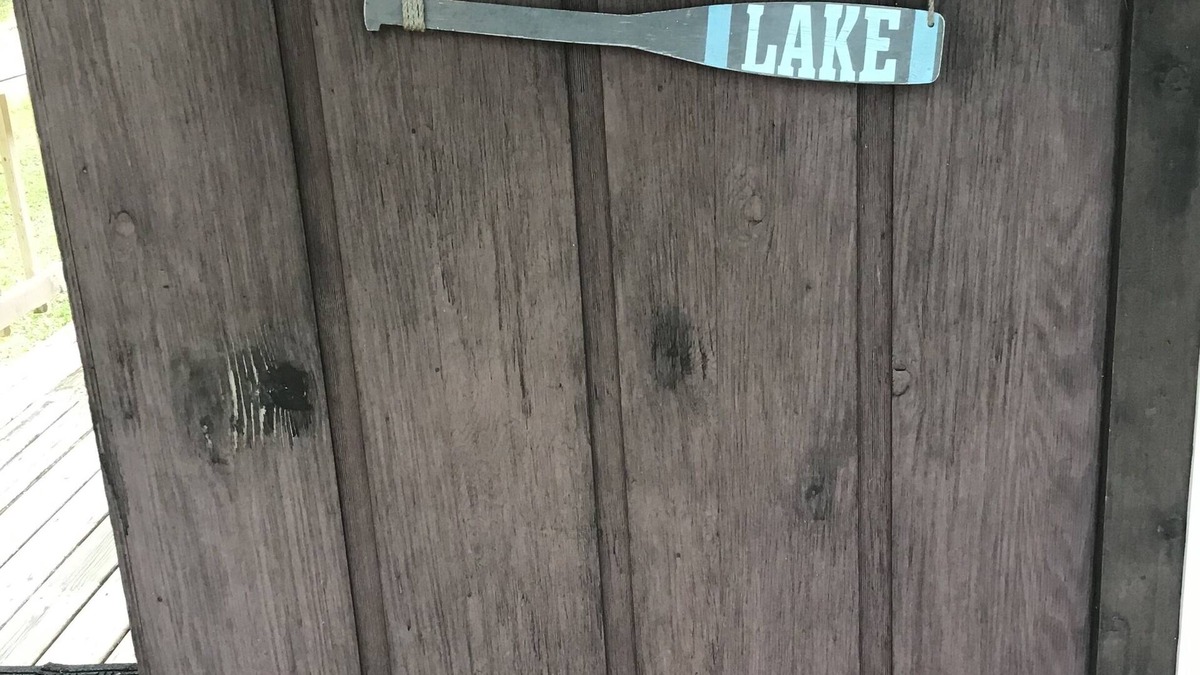 Suring Cabin | Kelly Lake Cabin with beautiful sand beach