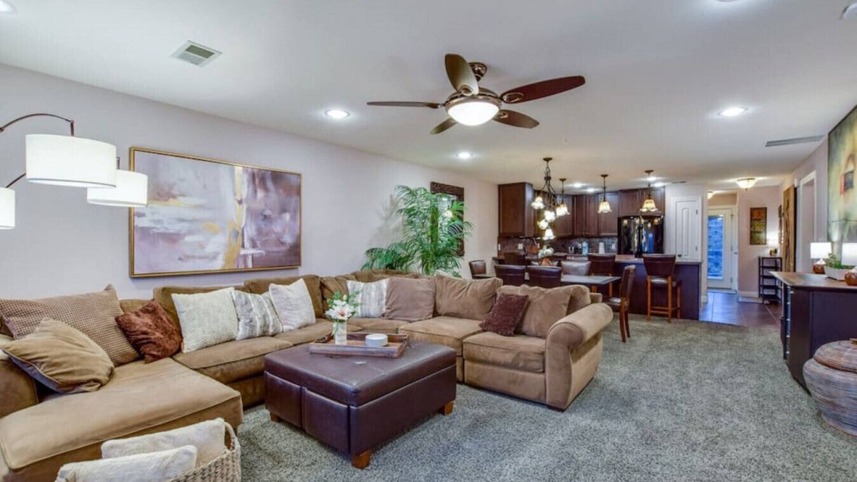 Lake Delton Condo | Kelly's Lakefront Escape - Huge Balcony