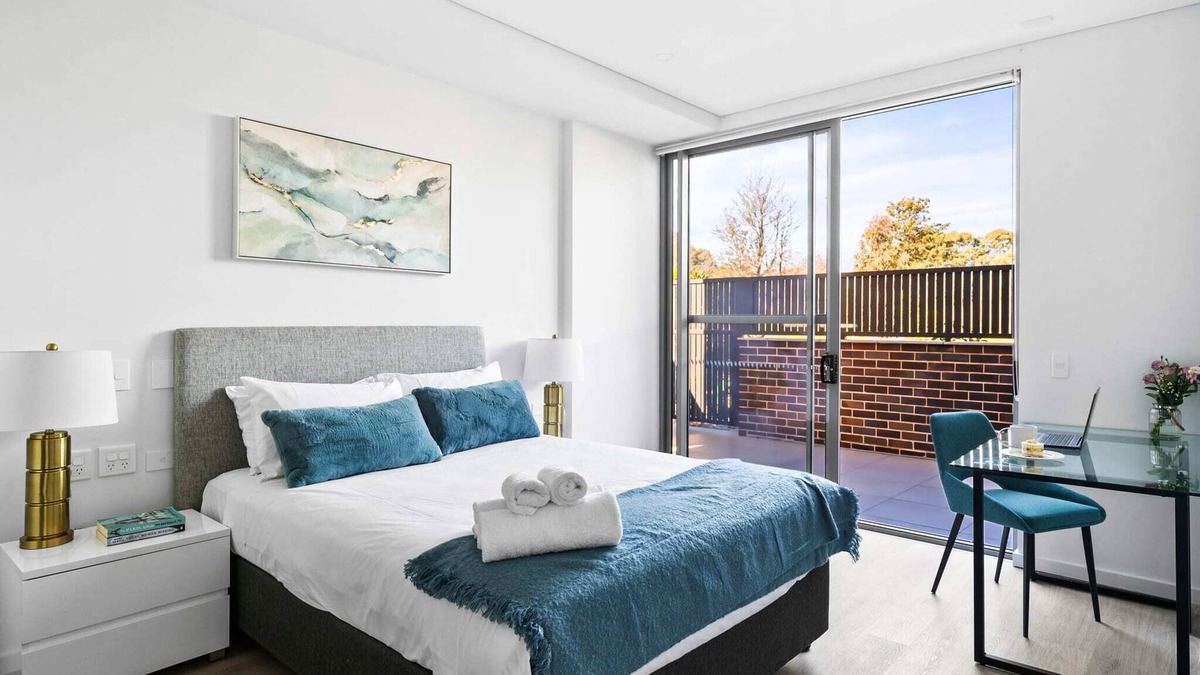 Kellyville Apartment | Kellyville Retreat with Balcony and Parking