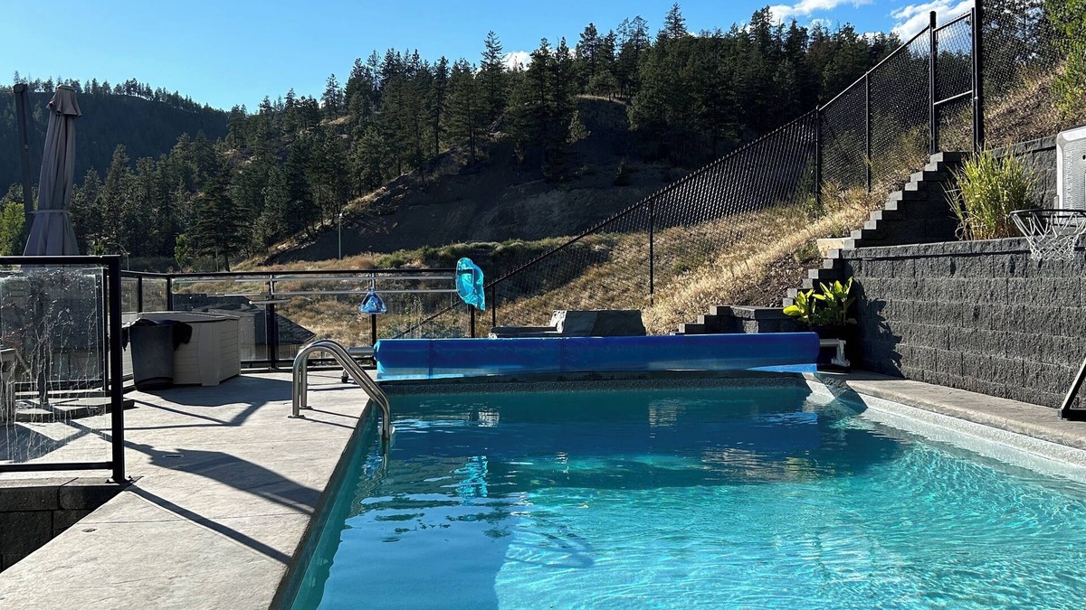 North Glenmore House | Kelowna Oasis on Knox Mountain minutes from downtown. Great for families!