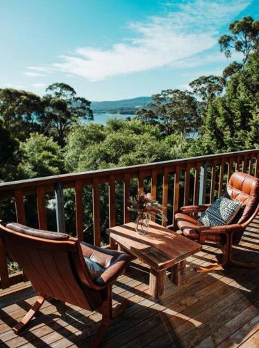 White Beach House | Kelp Cabin intimate, calm and restful