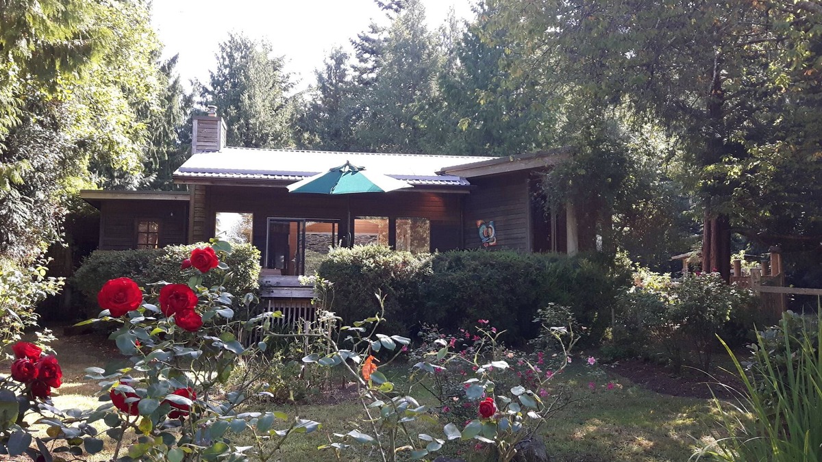 Hornby Island House | KEMA Hornby Island - House - Waterfront with Views - Beach access under repair