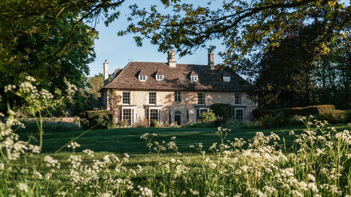 Kempsford House | Kempsford Manor - Seven Bedroom House, Sleeps 14